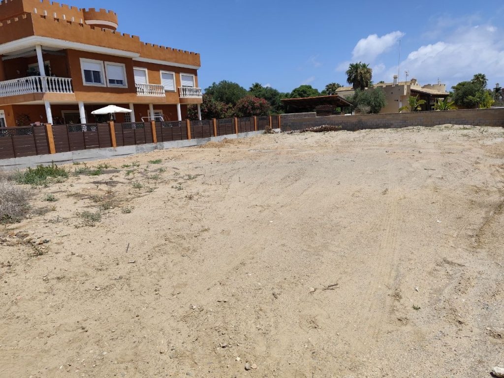 Suministros y acceso terreno La Manga